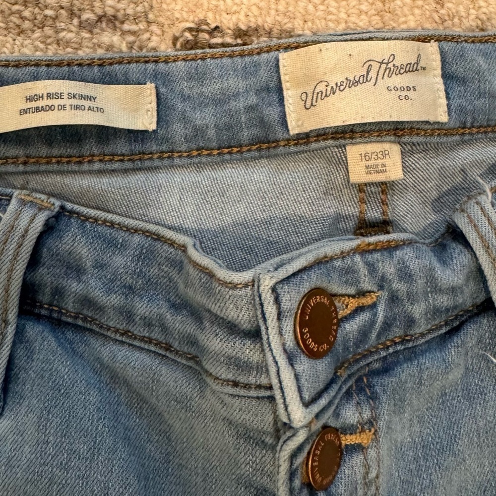 Universal Thread Blue Skinny Jeans with Distressed Details - Picture 4 of 5